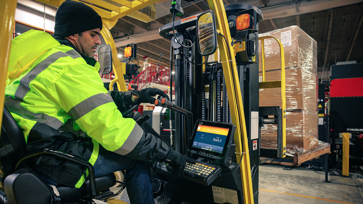 warehouse-photography-website-forklift-operator-et6x-mounted-16×9-3600px.jpg.imgw.1200.1200